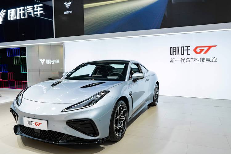 惠州126哪吒汽车在智能汽车领域的表现，领途汽车在新能源汽车市场中的影响力